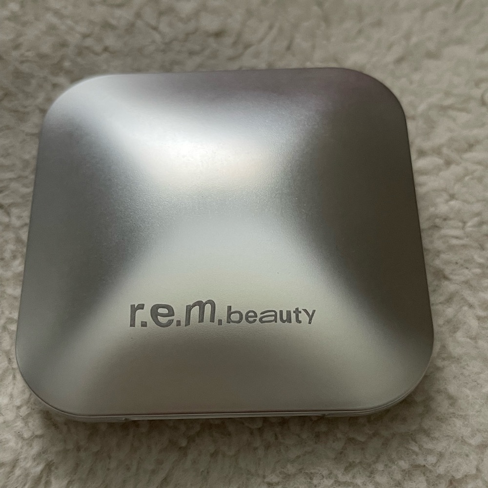 r.e.m.beauty highlighter